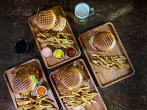 Biztrò Clienti Albatros Tavolata Burger